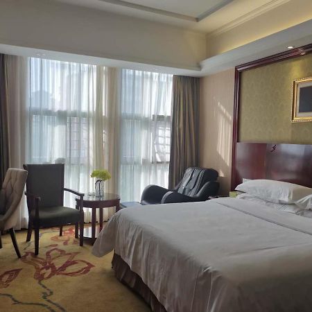 Vienna Hotel Chaozhou Plaza Exteriör bild
