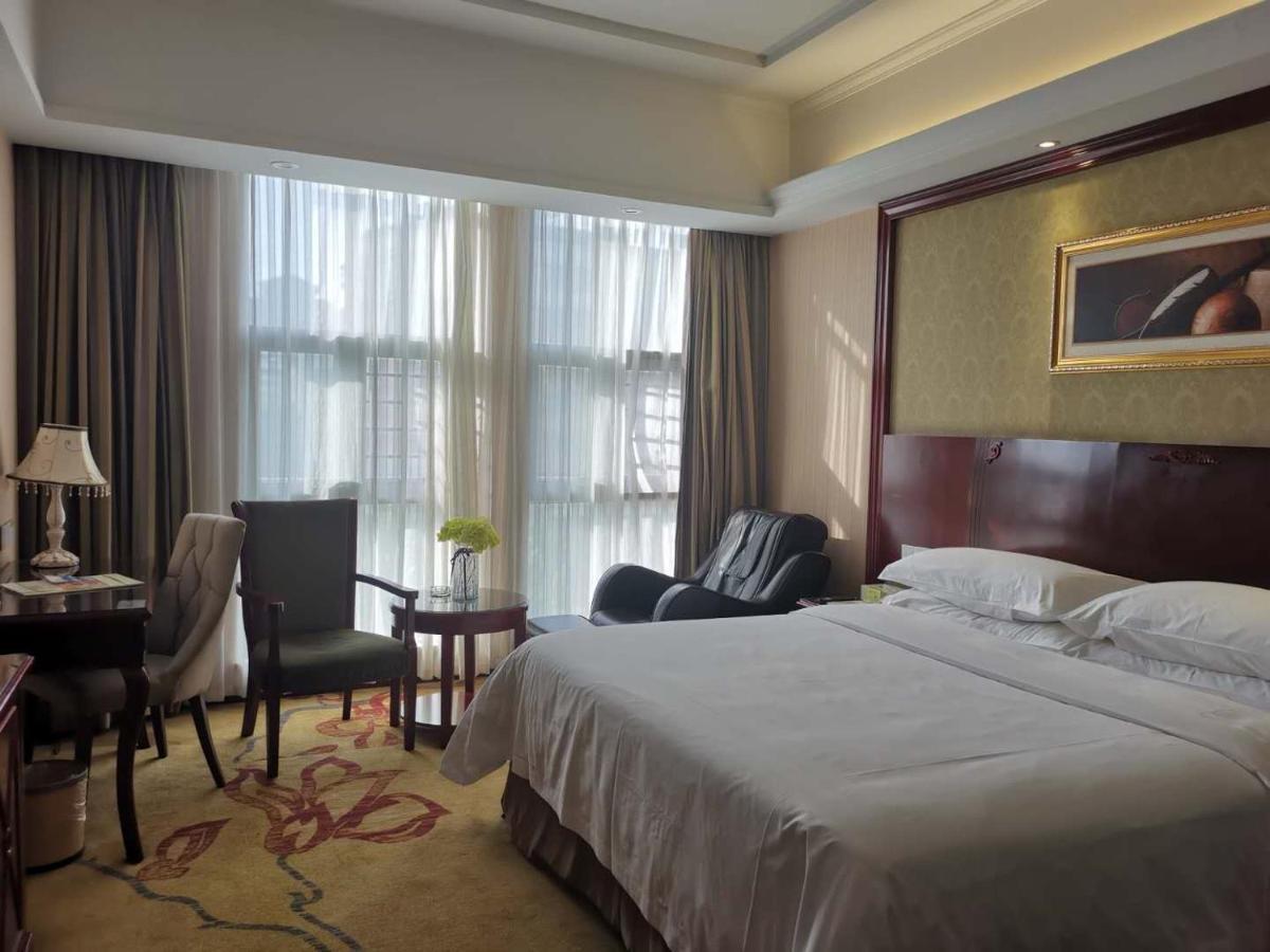Vienna Hotel Chaozhou Plaza Exteriör bild