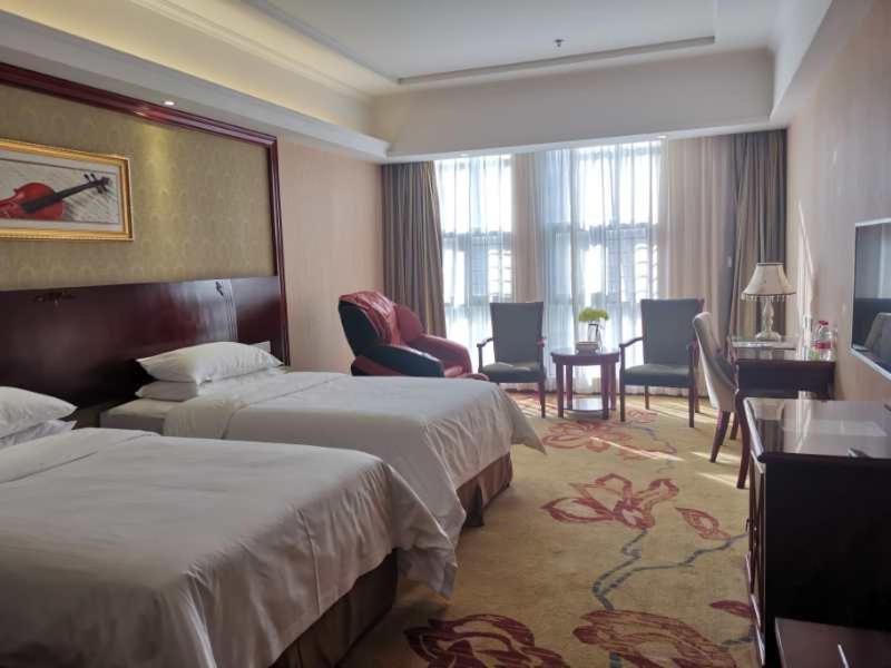 Vienna Hotel Chaozhou Plaza Exteriör bild