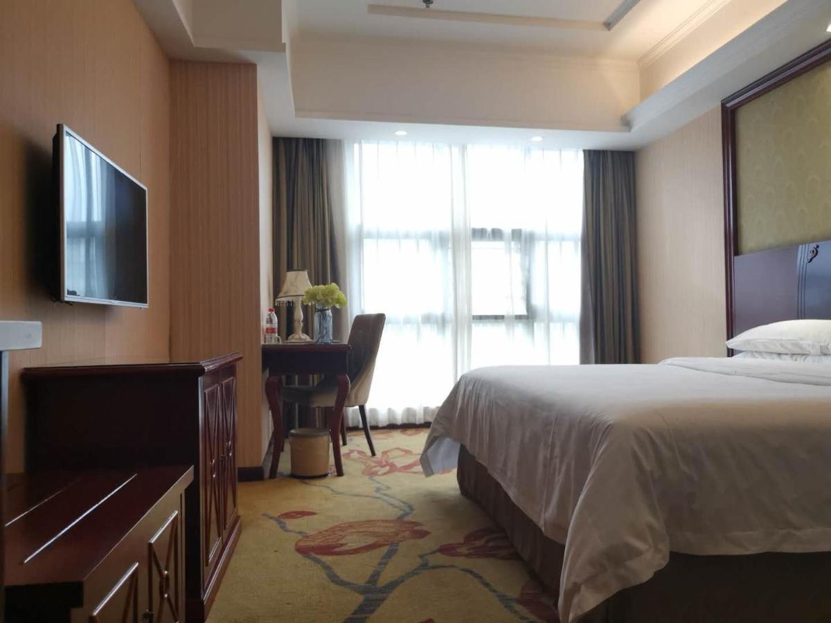 Vienna Hotel Chaozhou Plaza Exteriör bild