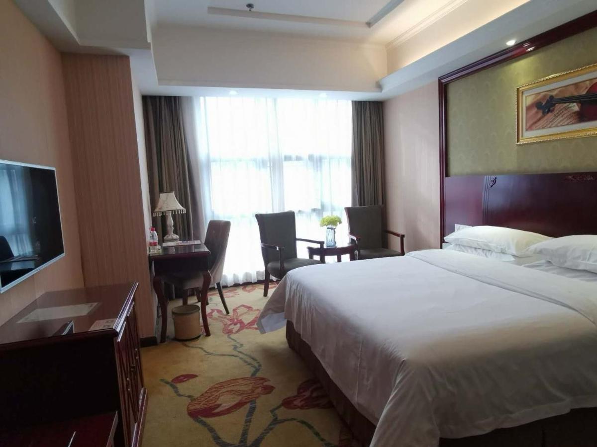 Vienna Hotel Chaozhou Plaza Exteriör bild
